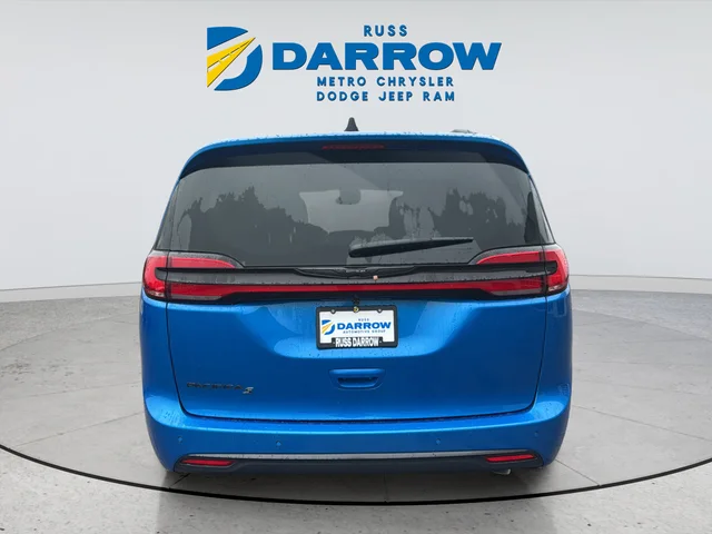 New 2026 Hydro Blue Pearl-Coat Exterior Paint Chrysler Select image 4