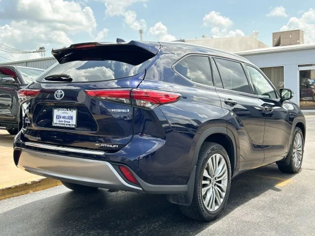 Used 2022 Gray Toyota Platinum image 14