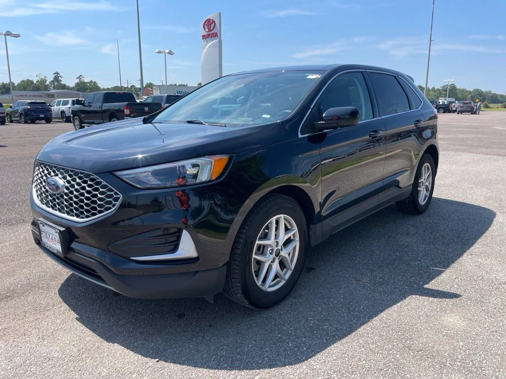 Used 2024 Black Ford SEL image 3
