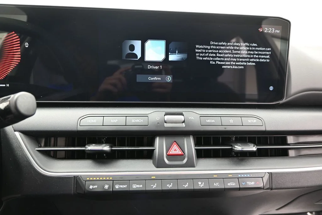Used 2025 White Kia LXS image 20