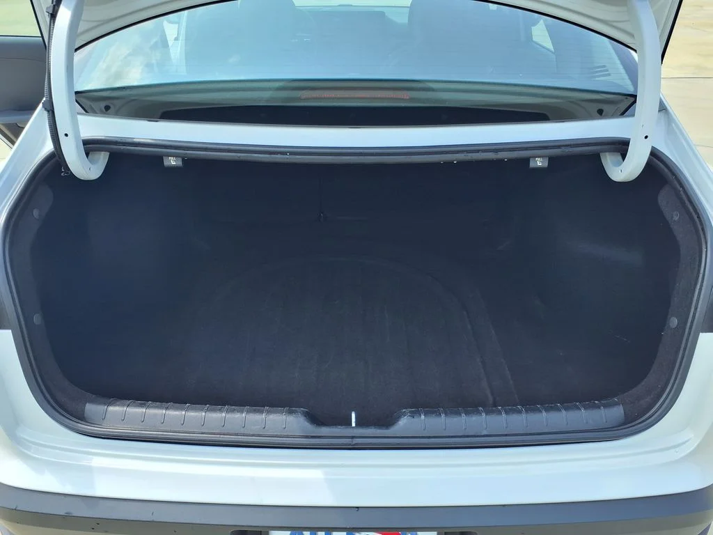 Used 2025 White Kia LXS image 12