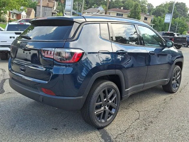 New 2026 Fathom Blue Pearl-Coat Exterior Paint Jeep Limited image 4