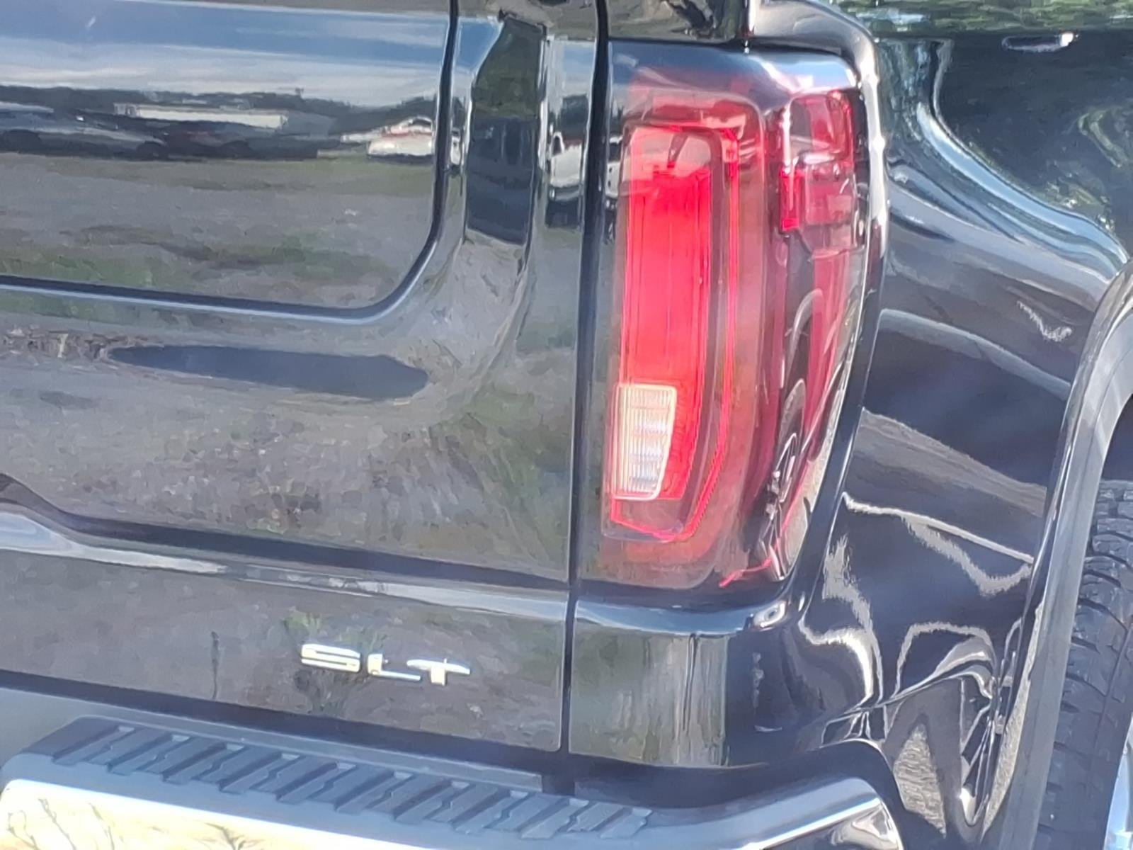 Used 2021 Onyx Black GMC SLT image 9
