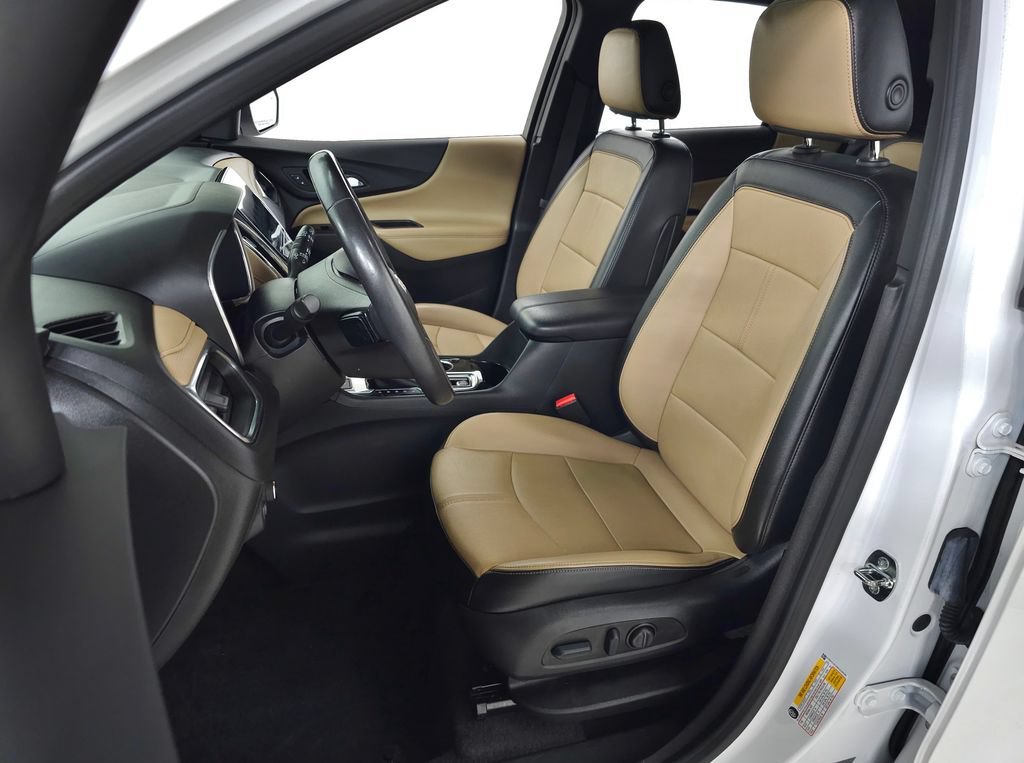 Used 2022 IRIDESCENT PEARL TRICOAT Chevrolet Premier image 17