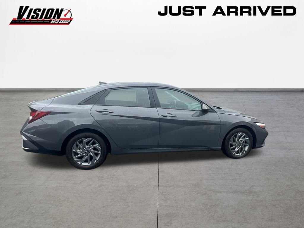 Used 2024 Gray Hyundai SEL image 7