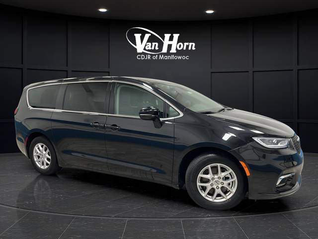 Used 2024 Brilliant Black Crystal Pearlcoat Chrysler Touring L image 1