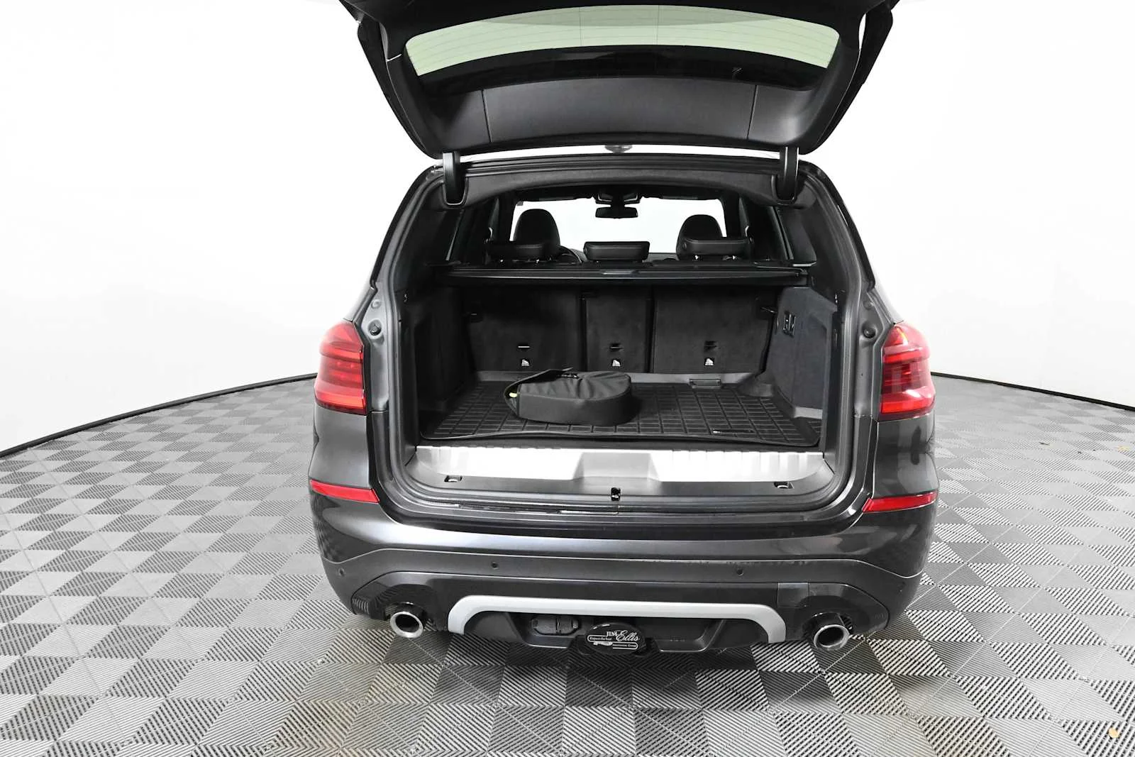 Used 2021 Dark Graphite Metallic BMW xDrive30e image 10