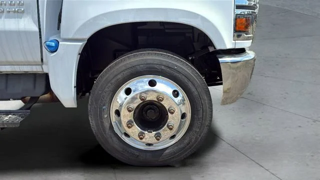 New 2024 Summit White Chevrolet Work Truck image 19
