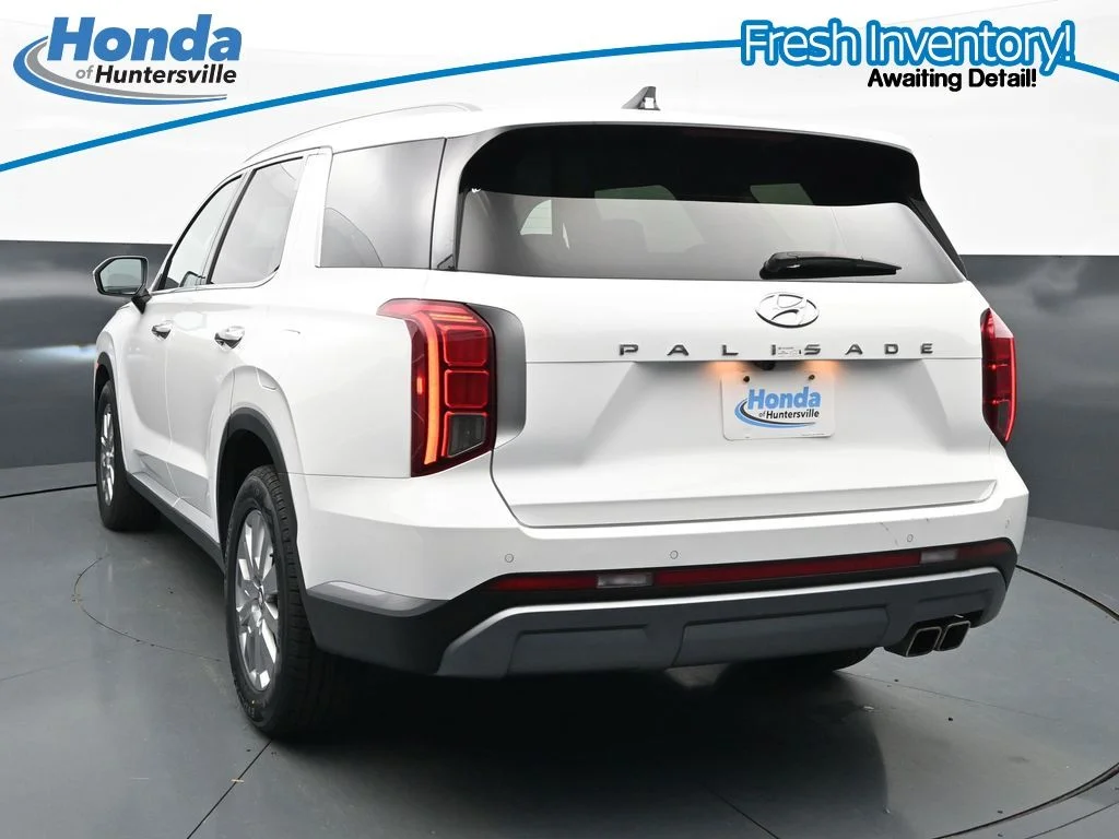 Used 2025 White Hyundai SEL image 8