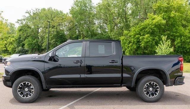 Used 2023 Blue Chevrolet ZR2 image 9