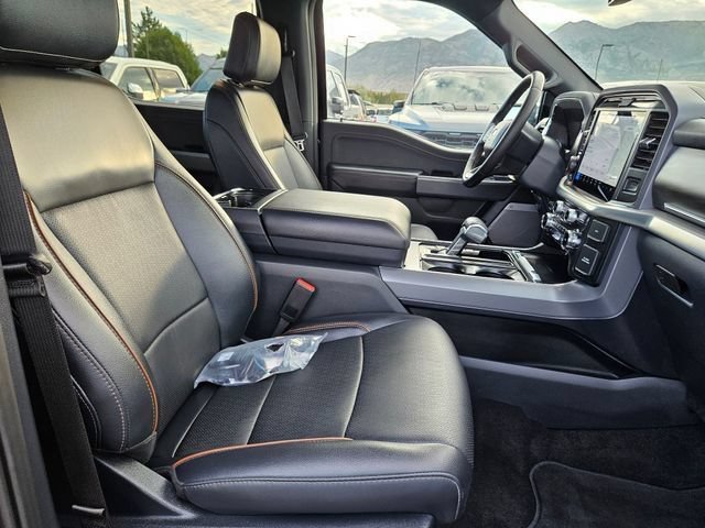 Used 2025 Black Metallic Ford LARIAT image 32