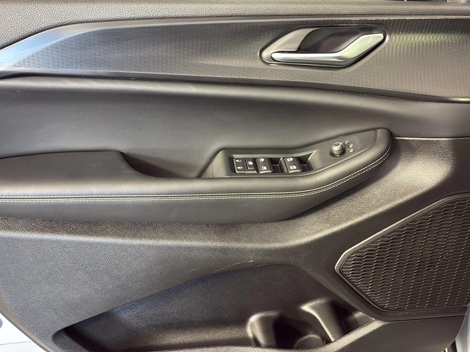 Used 2024 Silver Zynith Jeep Laredo X image 25