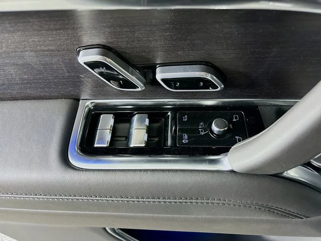 New 2026 Black Land Rover SE image 19
