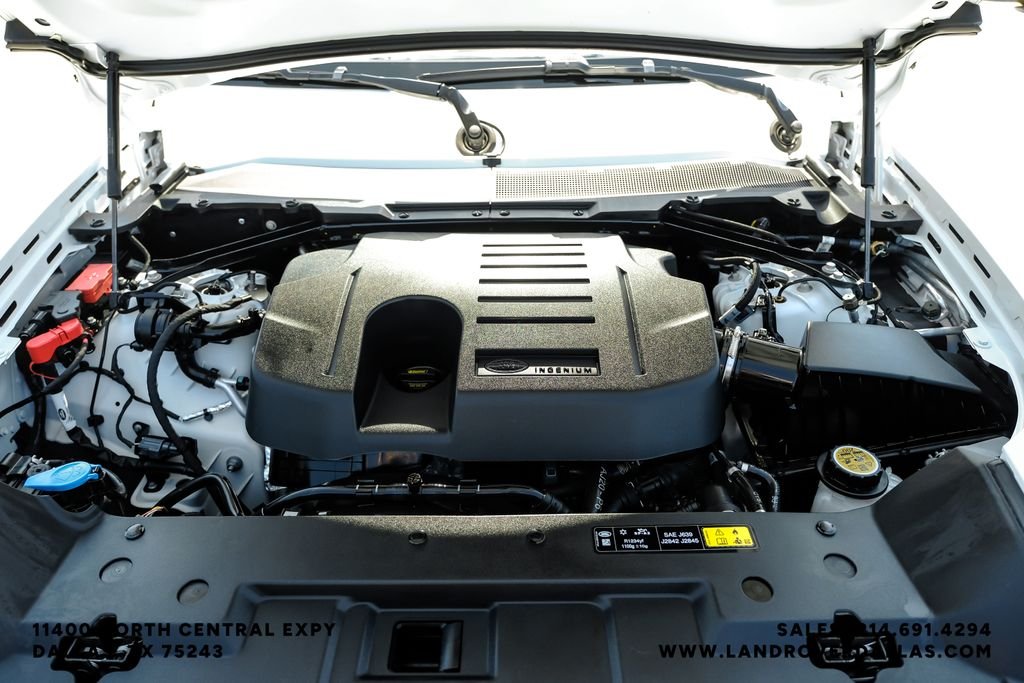Used 2025 Fuji White Land Rover X-Dynamic SE image 37