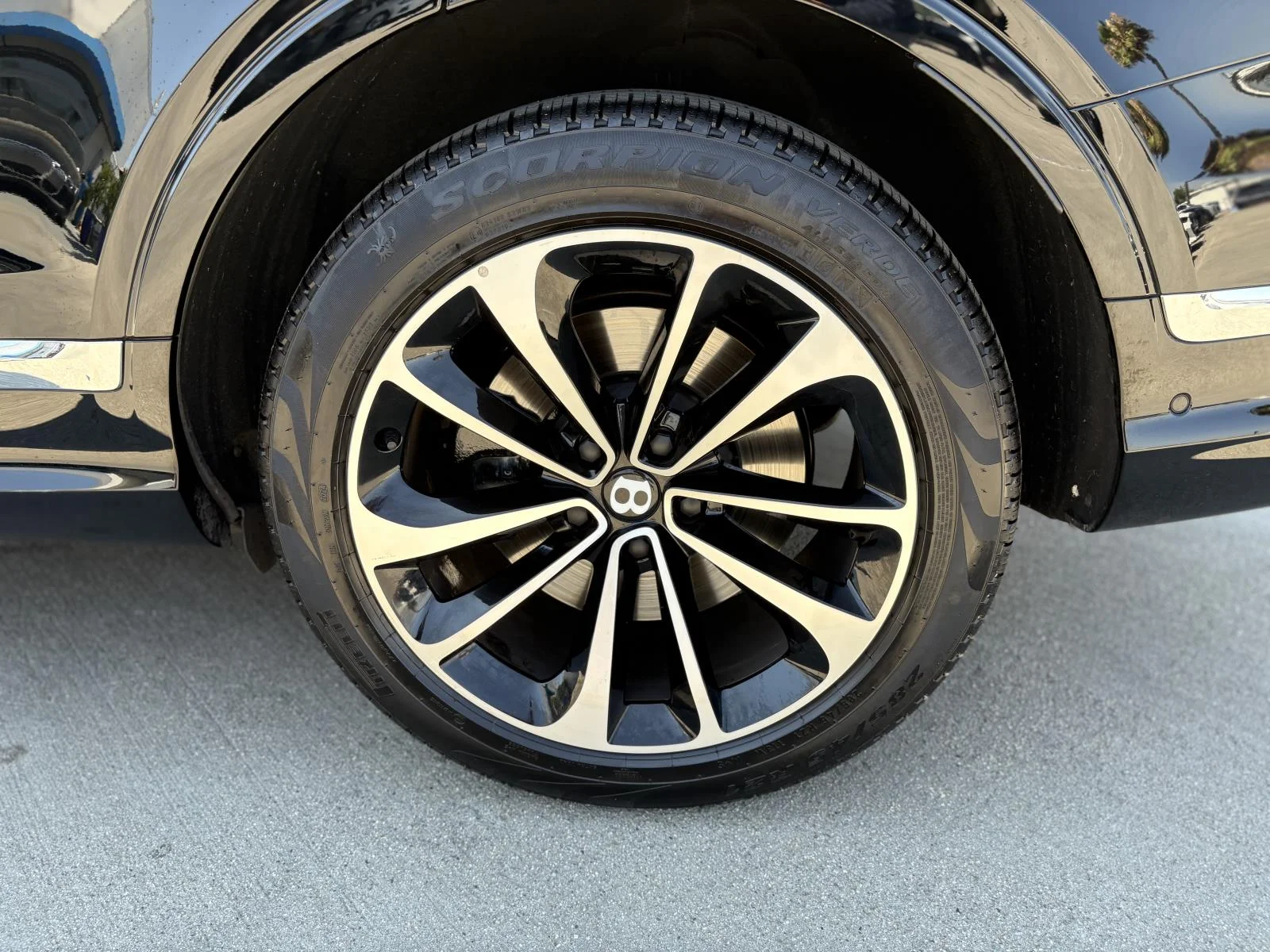 2024 Bentley Bentayga - Photo 9