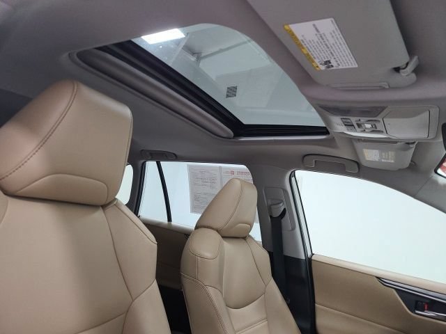 Certified Used 2022 Blizzard Pearl Toyota Hybrid XLE Premium image 2
