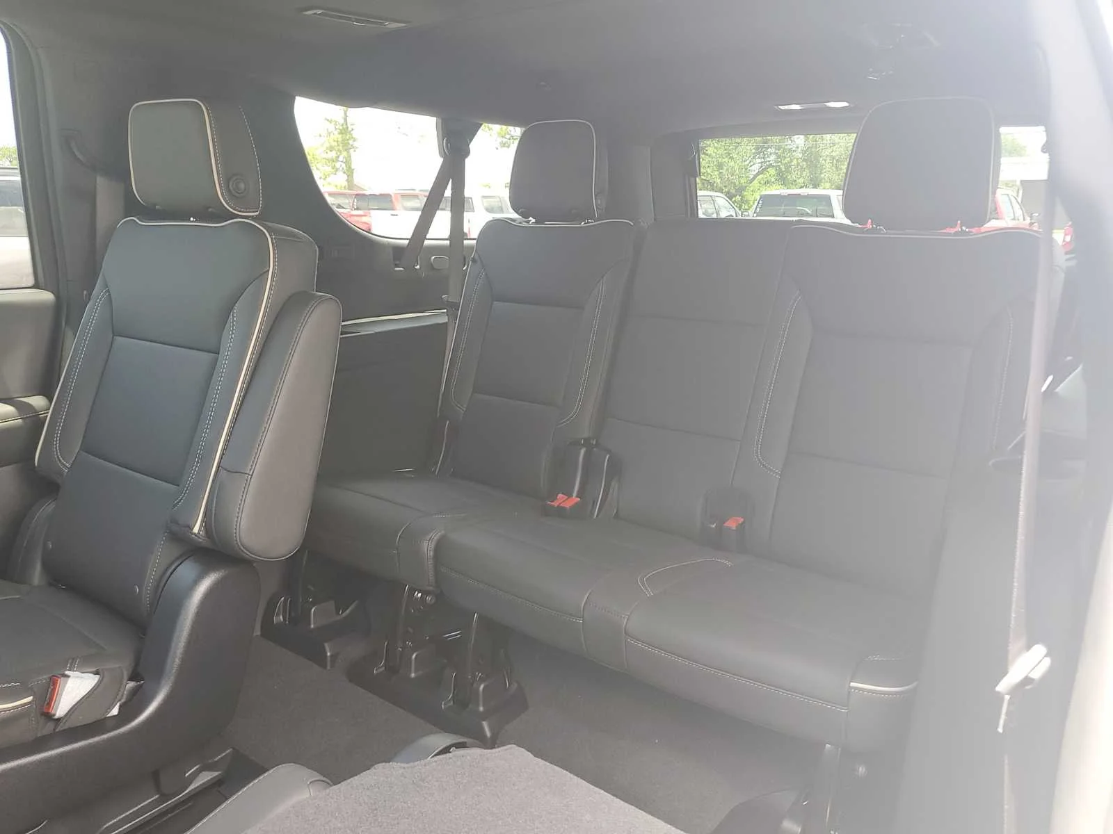 2025 Chevrolet Suburban Premier - Photo 13