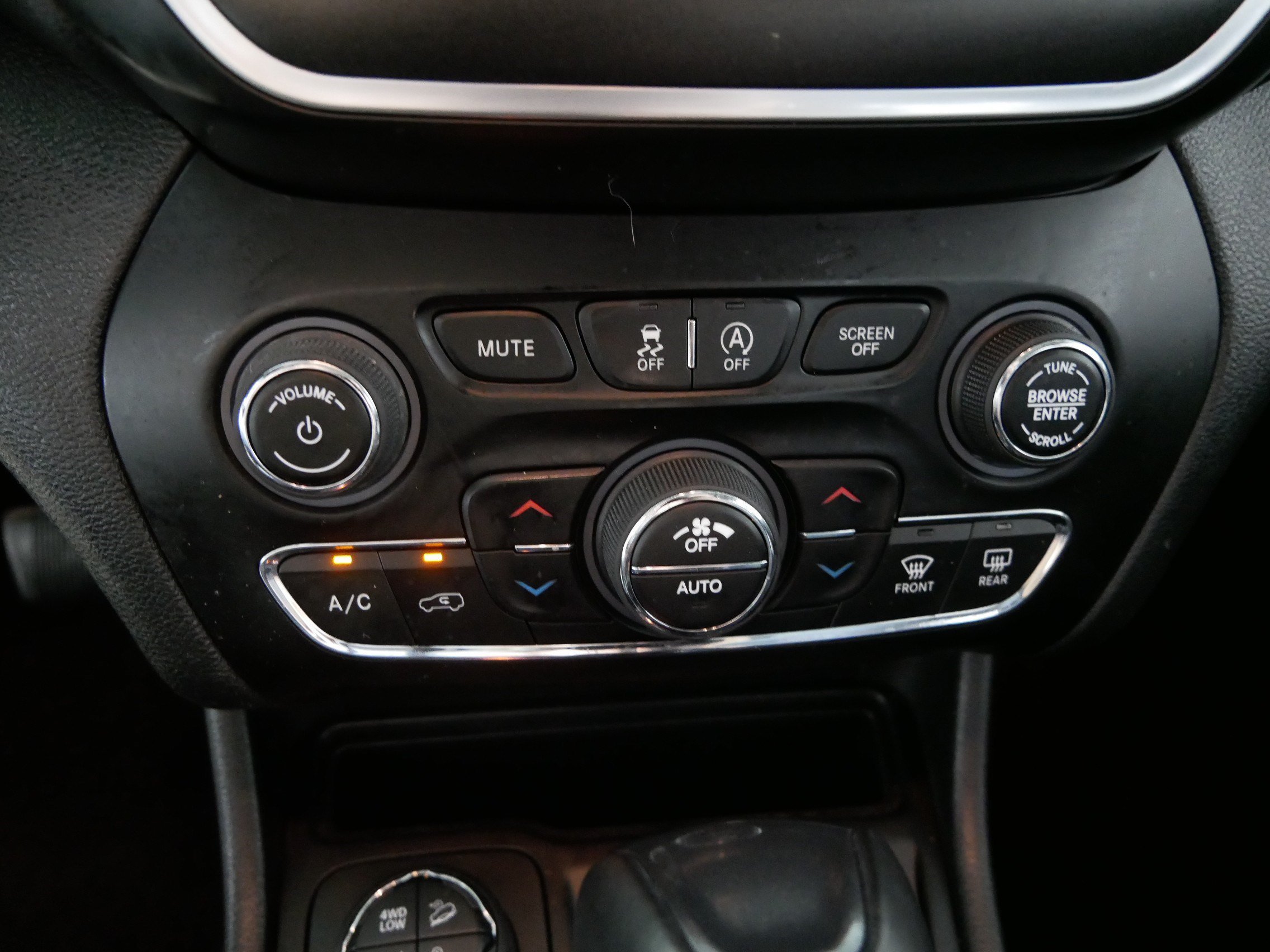 Used 2019 Velvet Red Pearlcoat Jeep Trailhawk image 23