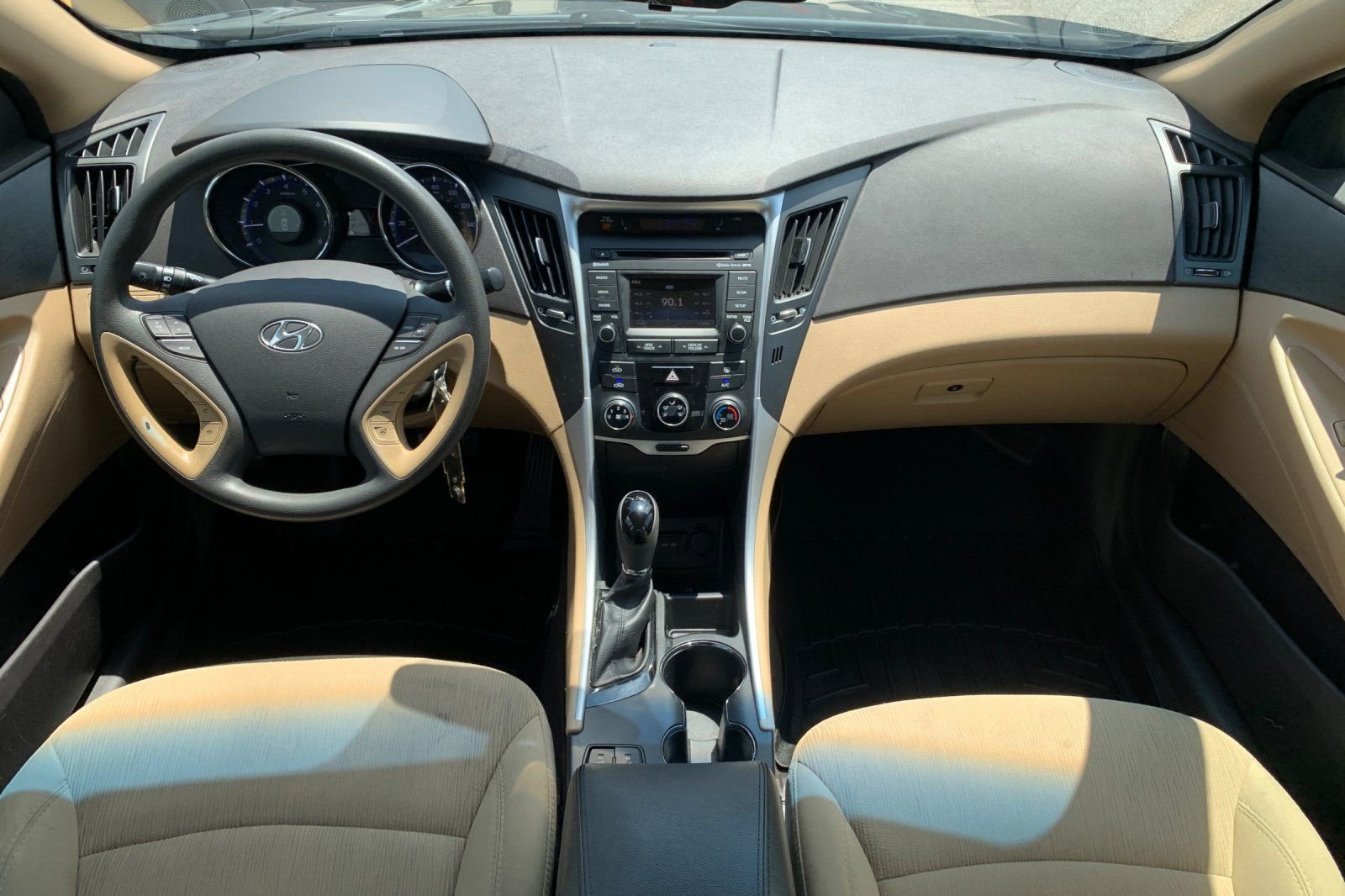Used 2014 Black Hyundai GLS image 15