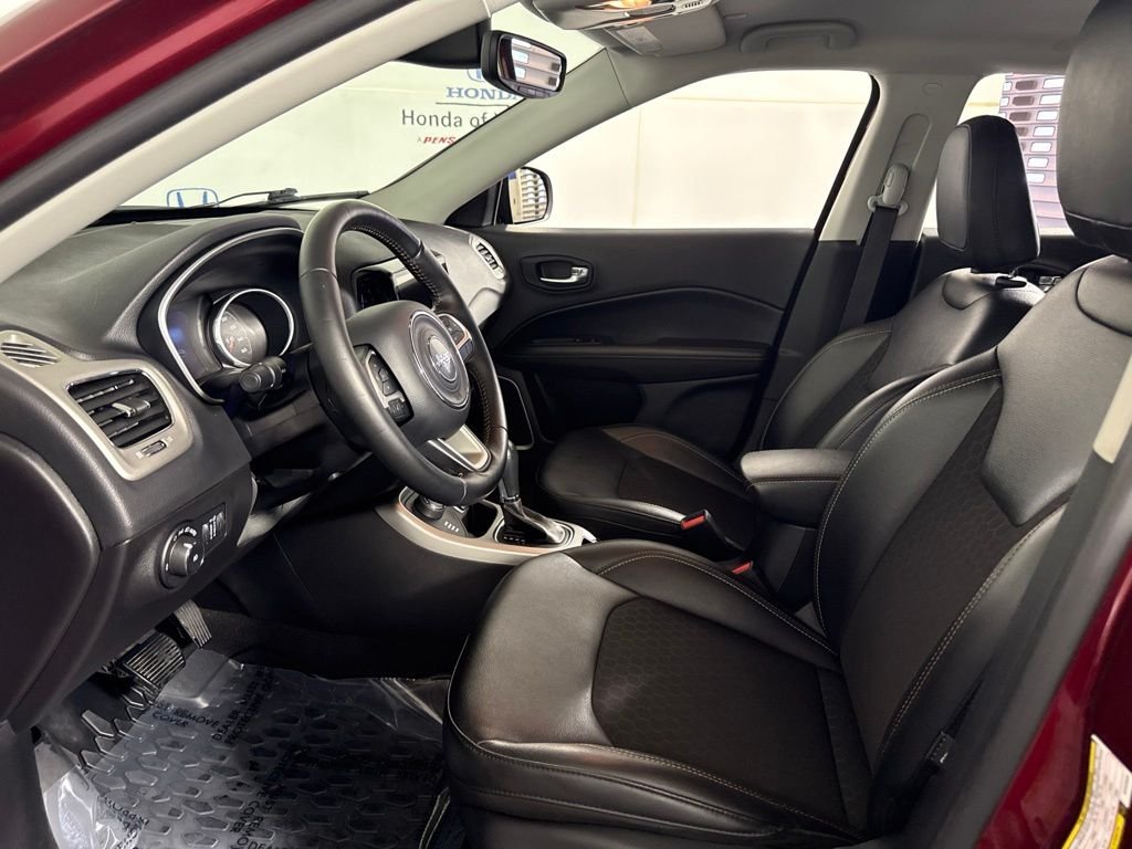 Used 2021 Velvet Jeep Latitude image 15