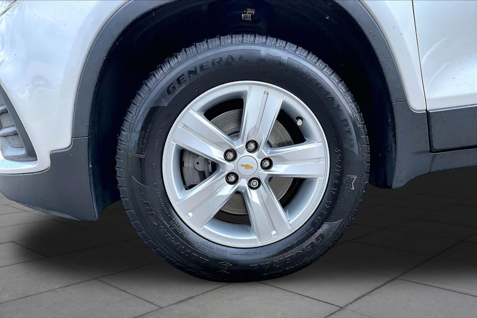 Used 2020 Silver Ice Metallic Chevrolet LT image 11