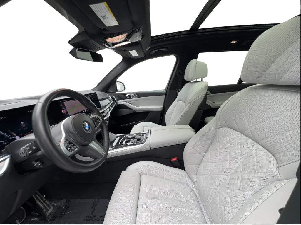 Used 2024 White BMW xDrive40i image 25