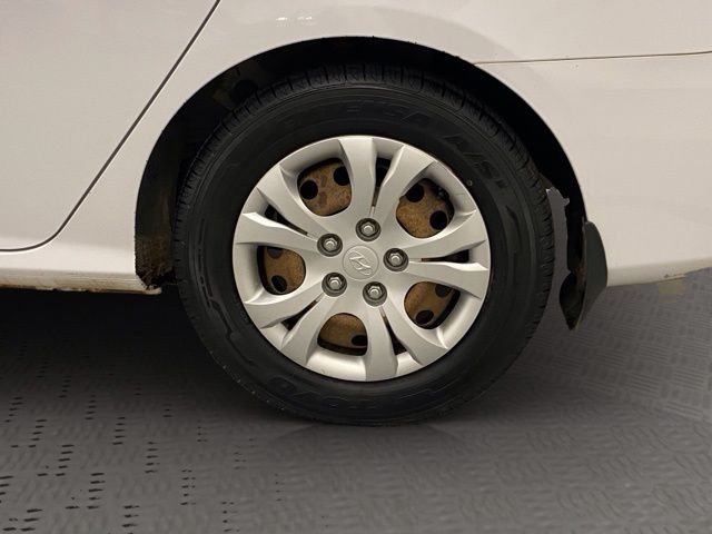 Used 2010 White Hyundai GLS image 38