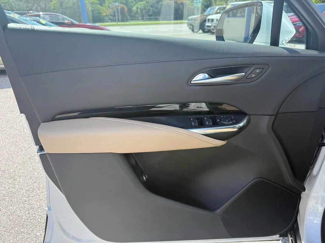 Used 2024 White Cadillac FWD Luxury image 13
