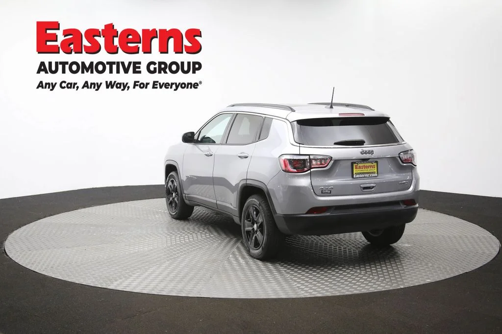 Used 2022 Silver Jeep Latitude image 67