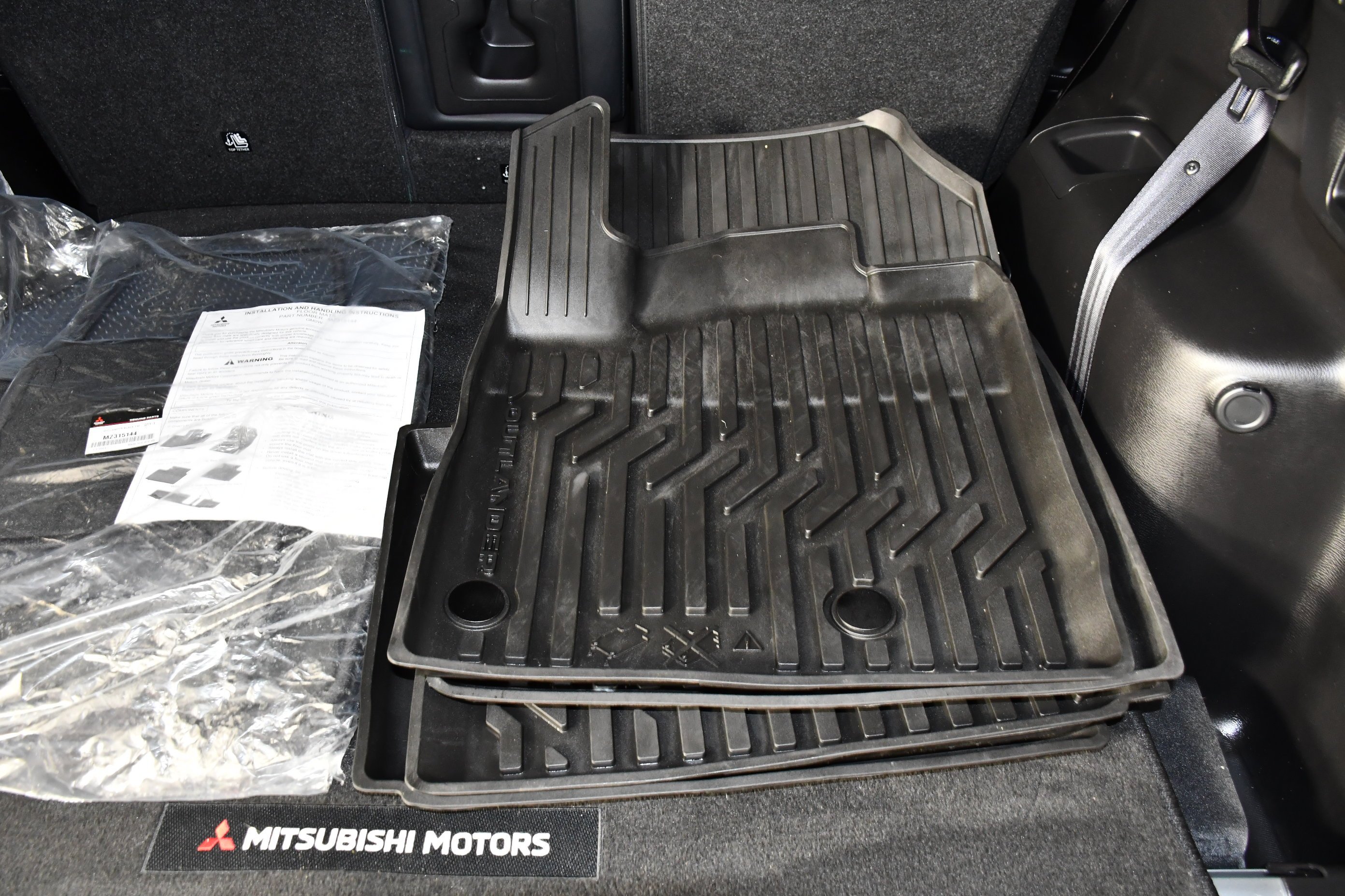 Certified Used 2024 Labrador Black Pearl Mitsubishi SE image 47