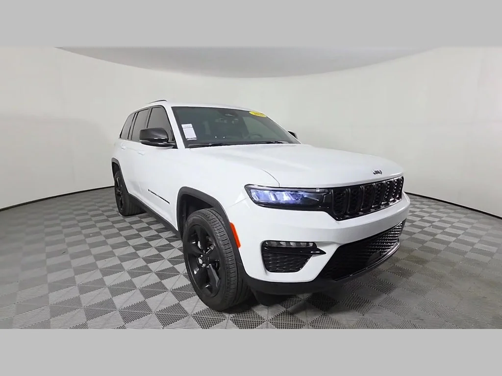 Used 2025 Bright White Clearcoat Jeep Limited image 51