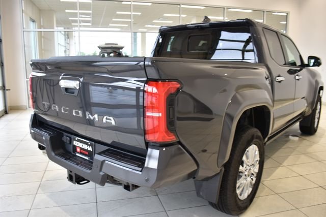 Certified Used 2025  Toyota Limited image 9