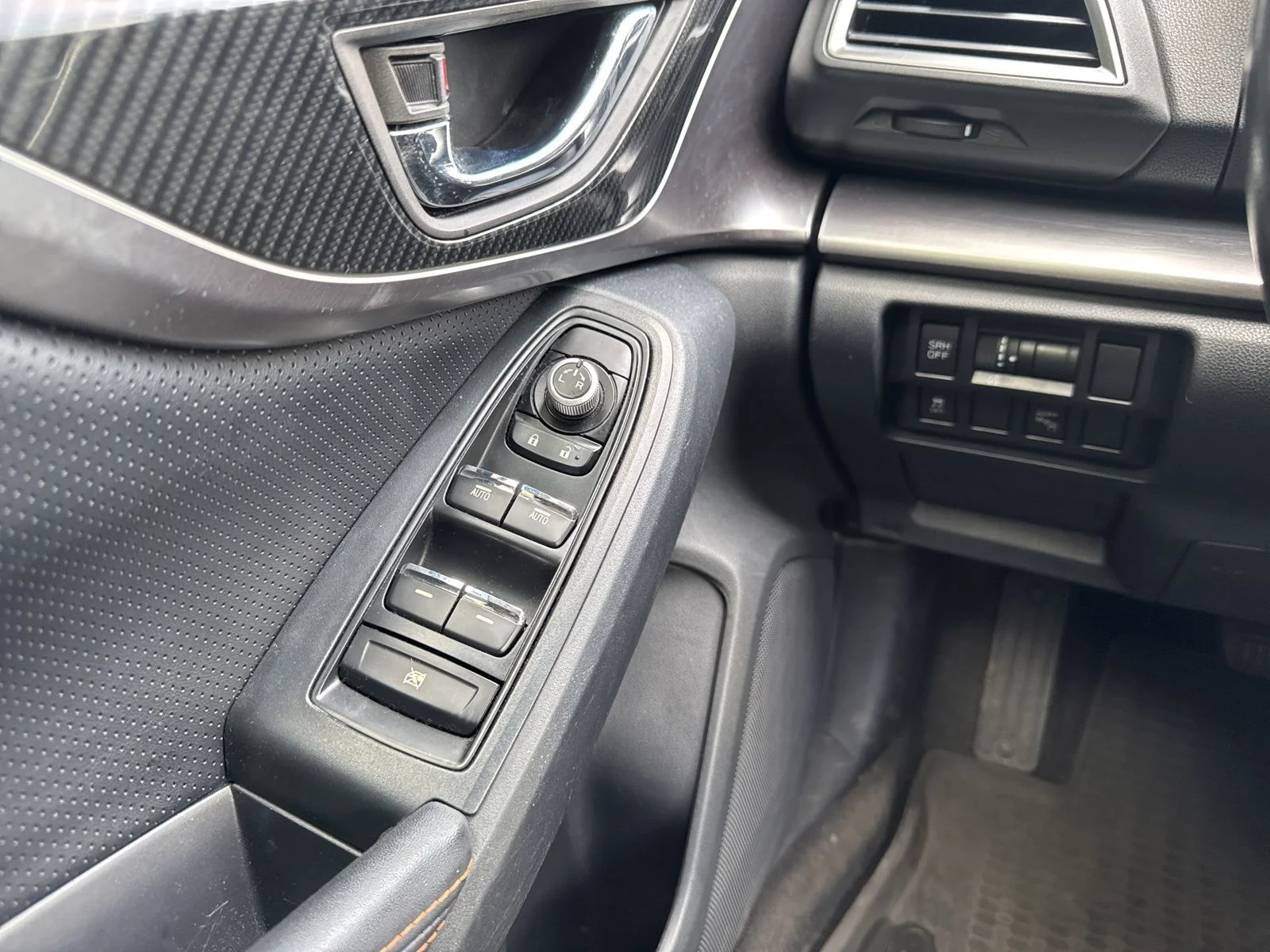 Used 2018 Crystal Black Silica Subaru 2.0i Limited image 23
