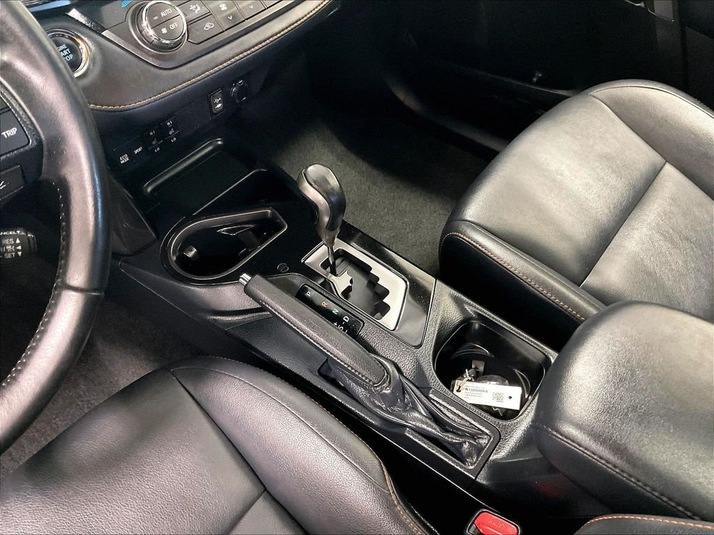 Used 2018 Silver Toyota SE image 20