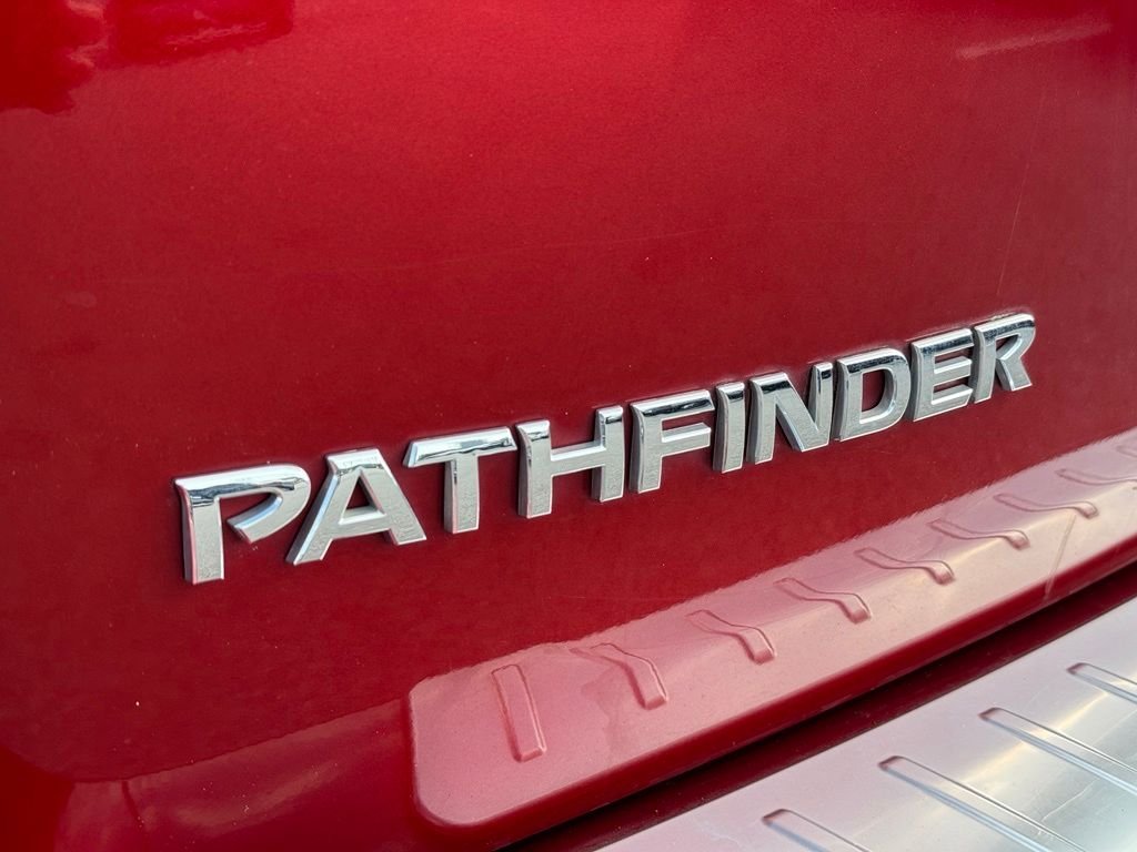Used 2018 Red Nissan SL image 14
