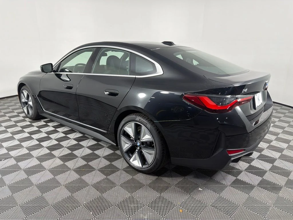Used 2026 Black Sapphire Metallic BMW xDrive40 image 7