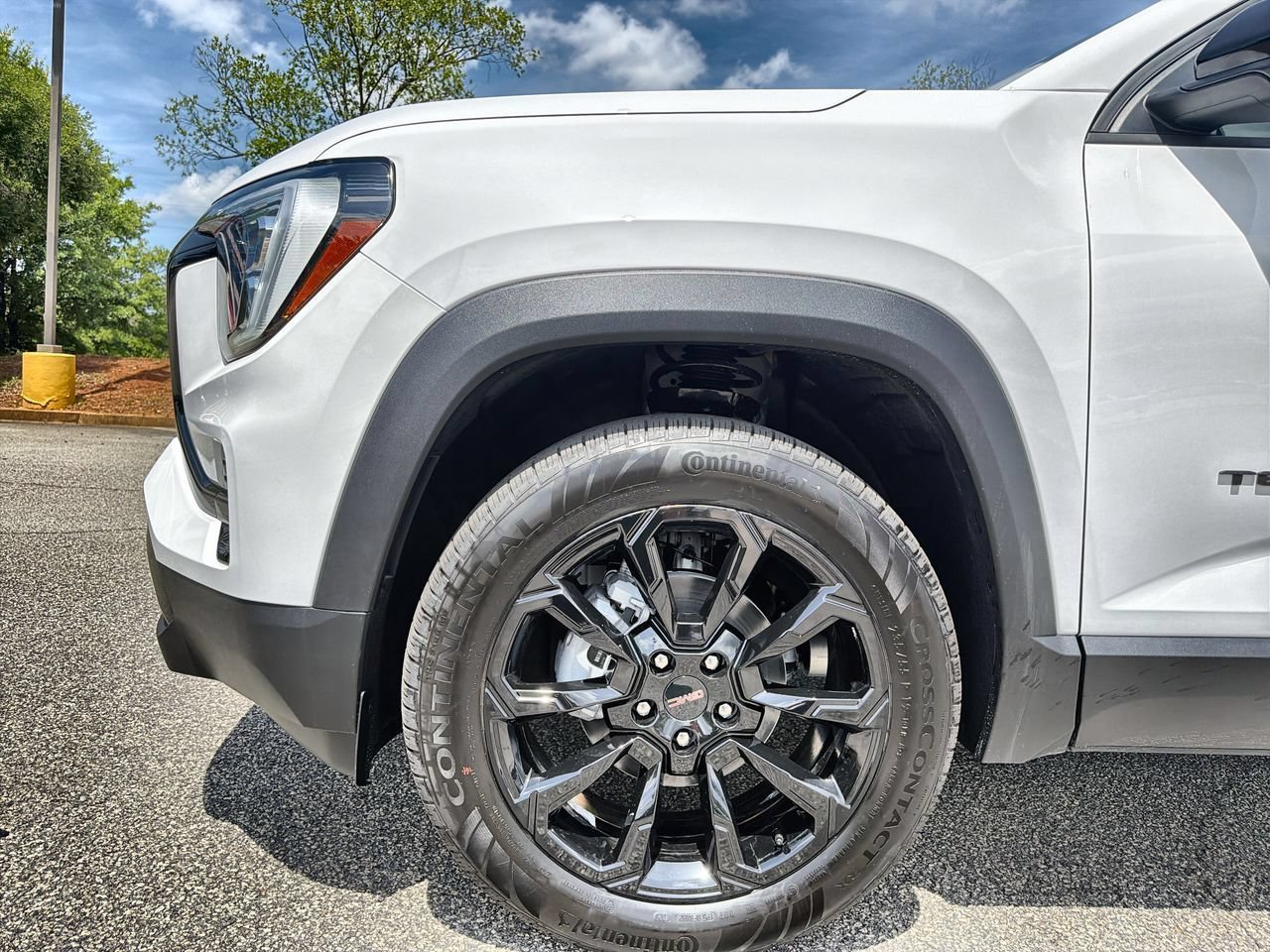 New 2026 Summit White GMC Elevation image 28