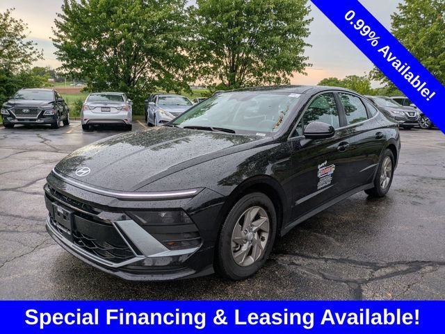 Used 2026 Black Hyundai SE image 3