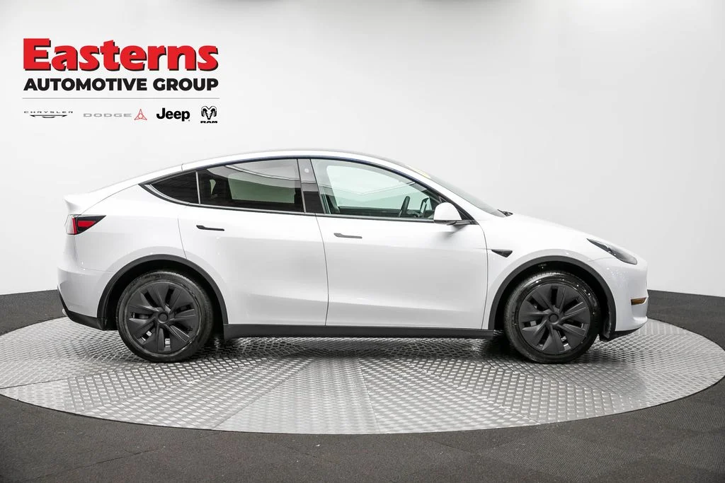 Used 2021 White Tesla Long Range image 4