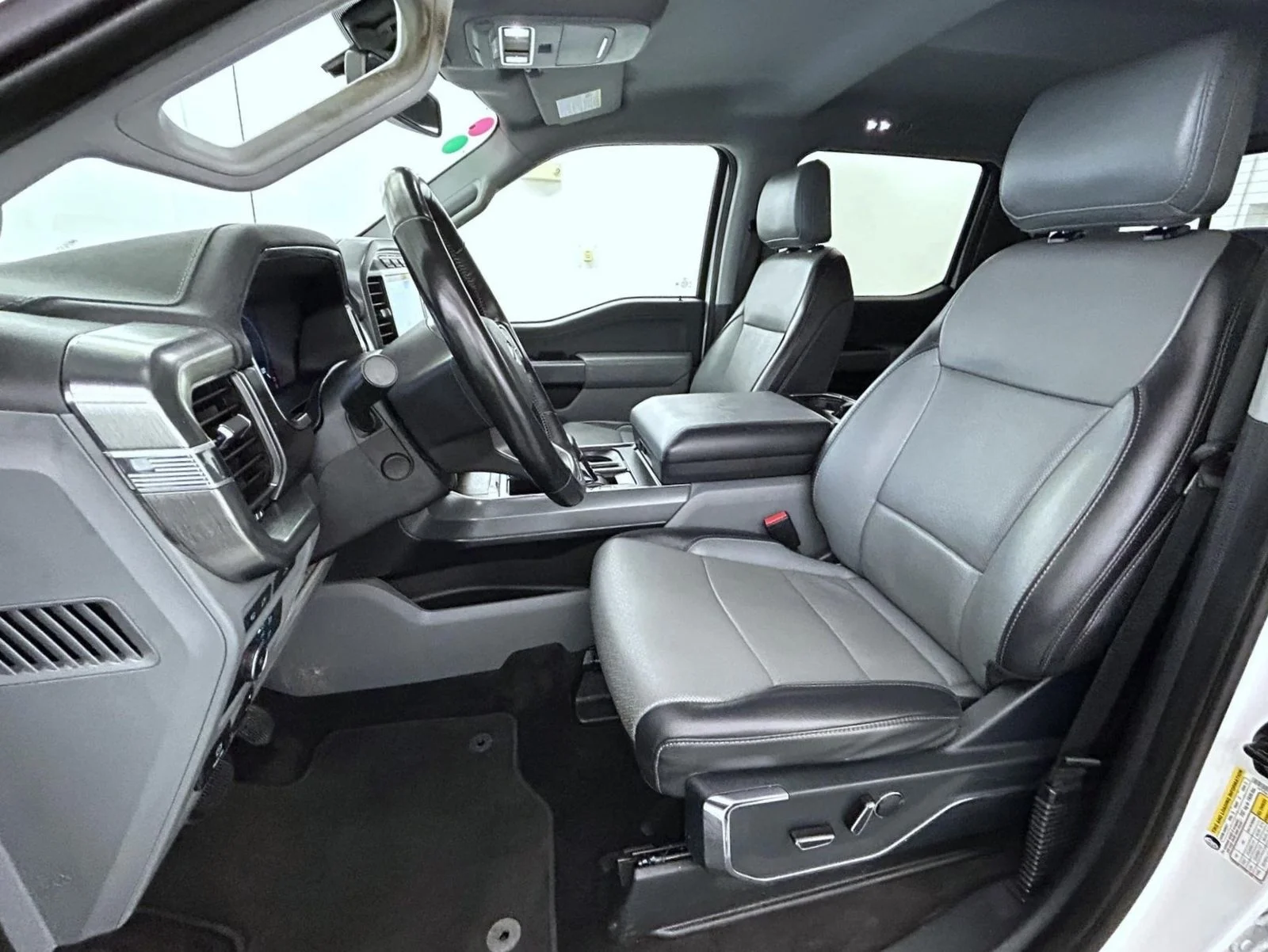 Used 2021 White Ford Lariat image 10