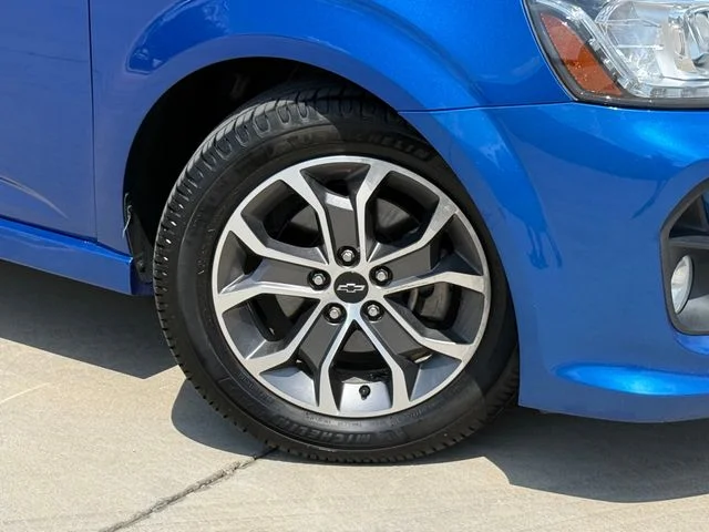 Used 2018 Blue Metallic Chevrolet LT image 2