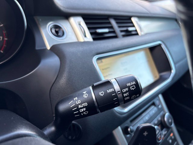 Used 2017  Land Rover SE image 21