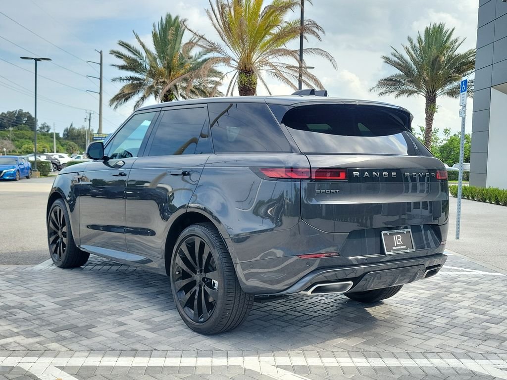 New 2026 Carpathian Grey Land Rover Dynamic SE image 3