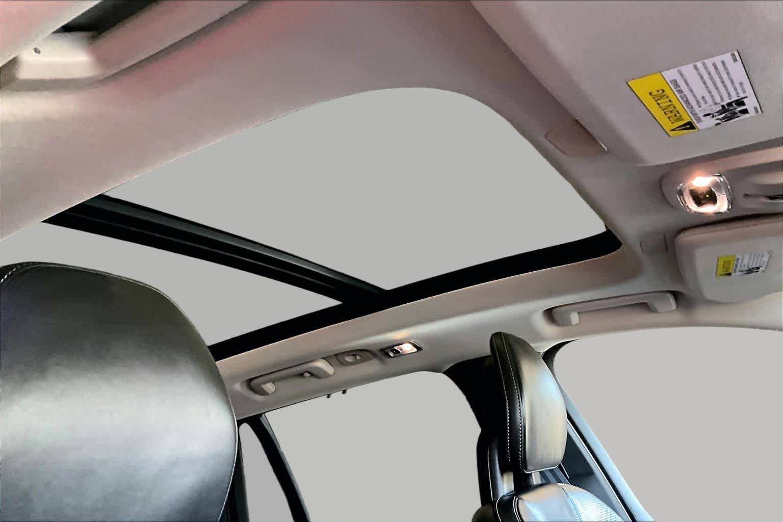 Used 2021 Birch Light Metallic Volvo Inscription image 14