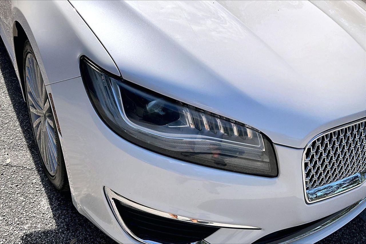 Used 2017 White Lincoln Reserve image 33