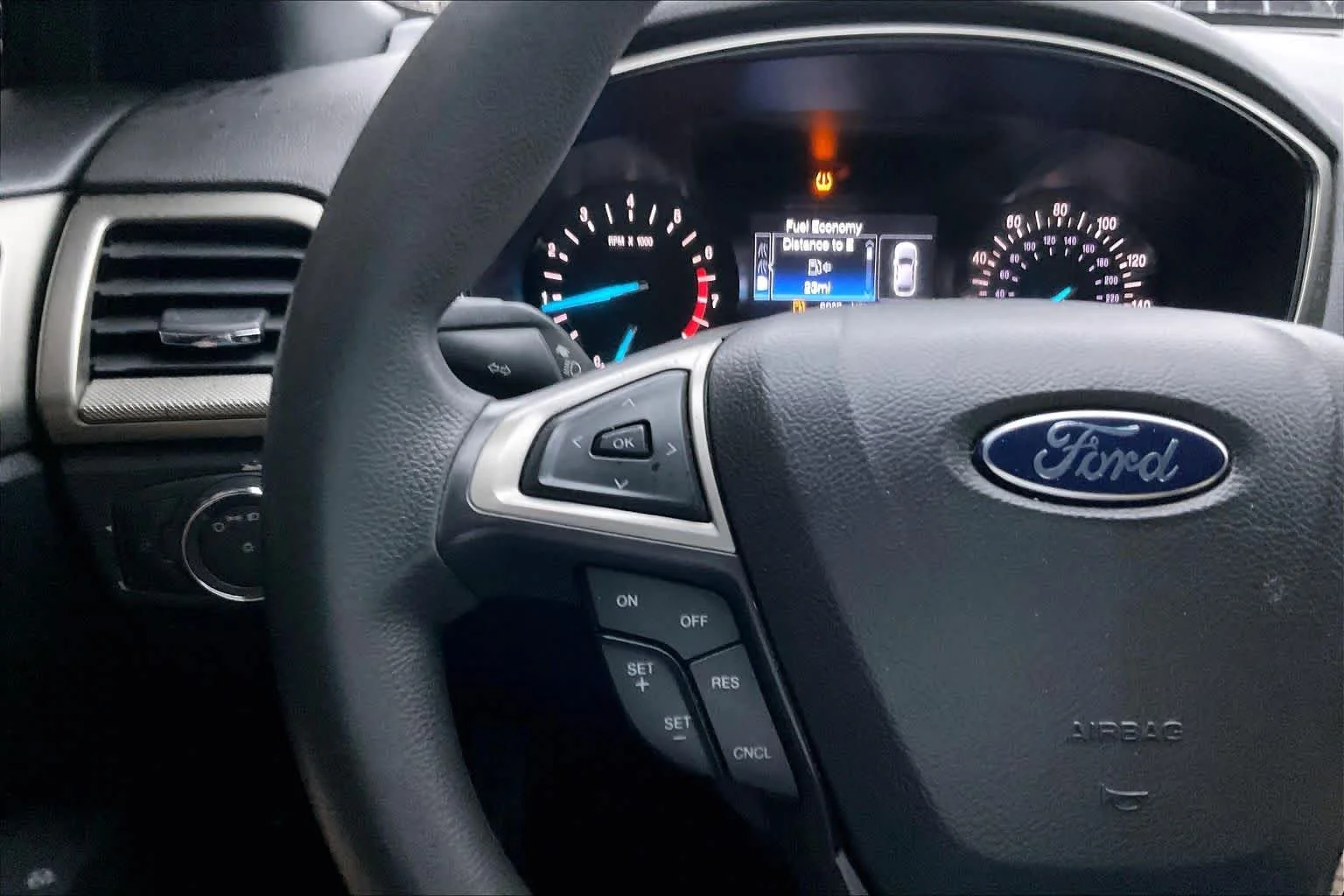 Used 2014 Oxford White Ford SE image 22