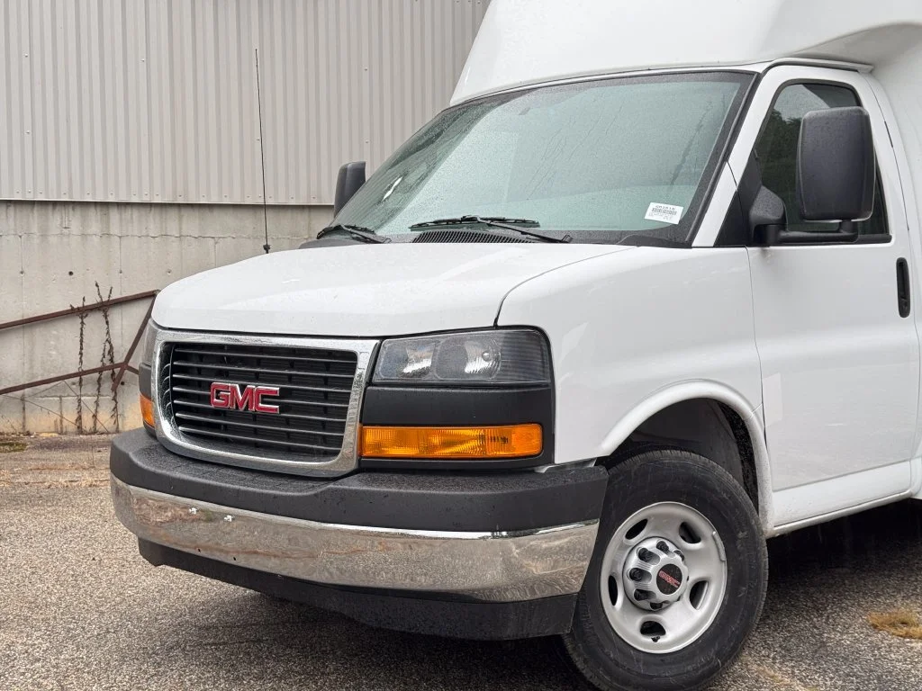 New 2026 Summit White GMC 1WT image 3