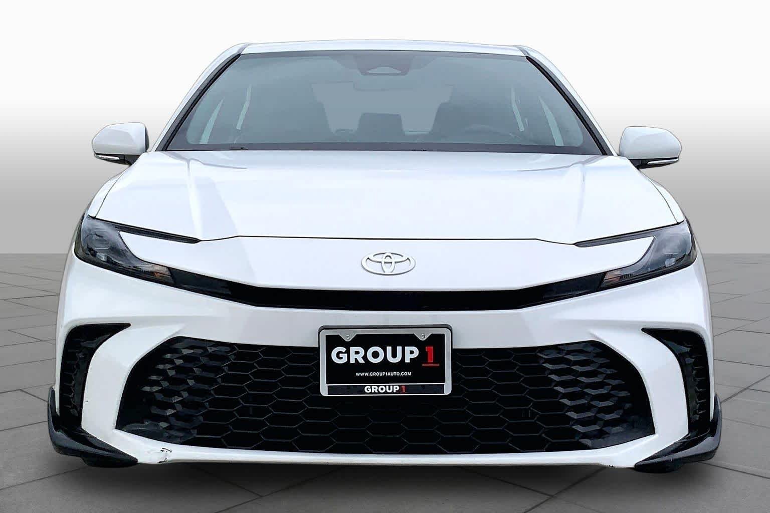 Used 2025 Ice Cap Toyota SE image 4