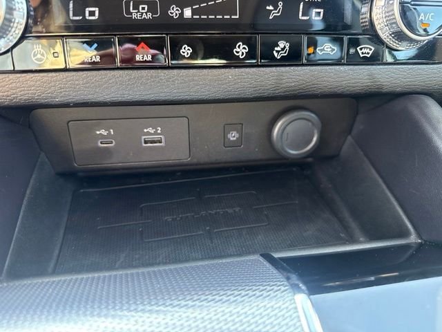 Used 2024  Mitsubishi SEL image 23