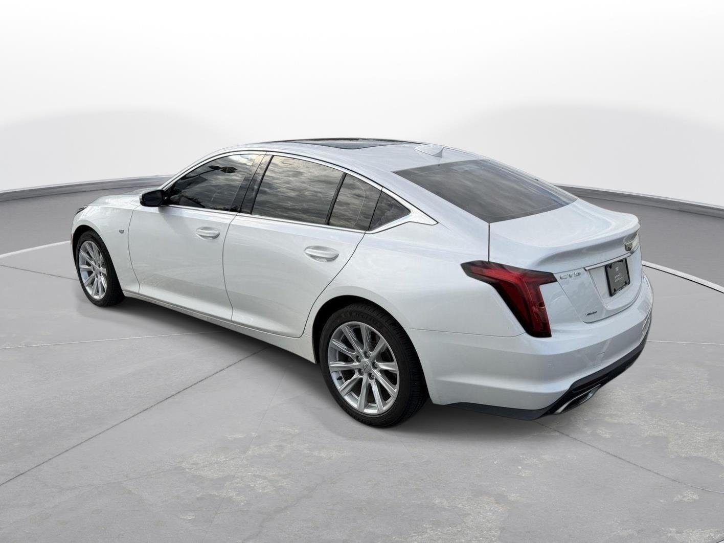 Used 2021 Crystal White Tricoat Cadillac Luxury image 2